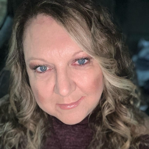 Meet your Posher, Beverly - Picture 2 of 3